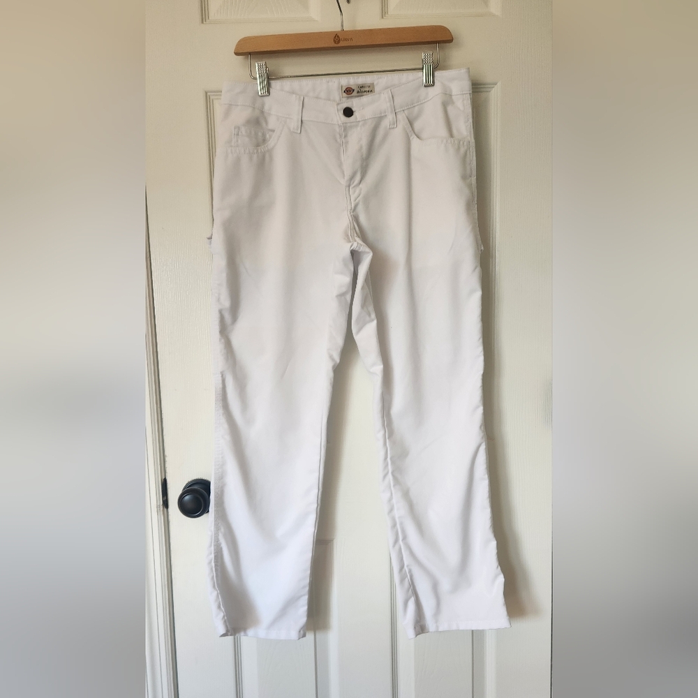 White Dickies Straight Leg Carpenter Pants w/ Hammer Loop. Size: 6R